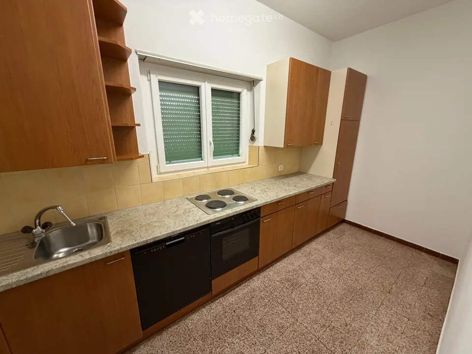 Spacious 3.5-room apartment with separate kitchen and balcony