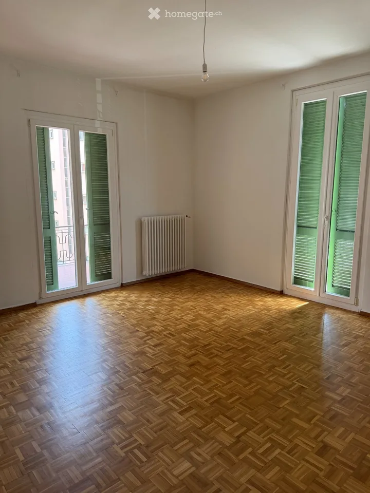 Spacious 3.5-room apartment with separate kitchen and balcony