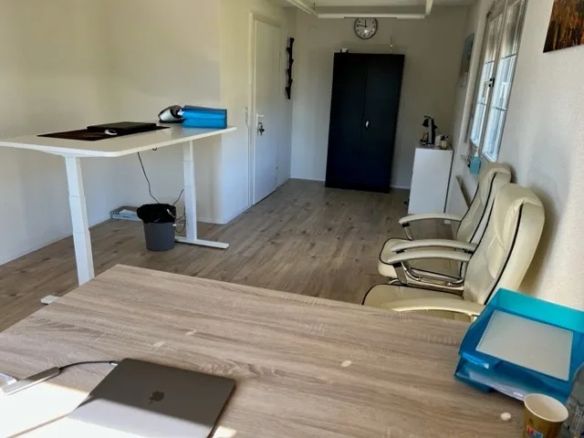 Einzelbüro 26.00 m2, Zentrale Lage in Unterengstringen