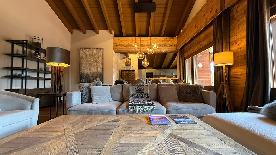 LOC 204 - PALM SPRINGS - ATTIC