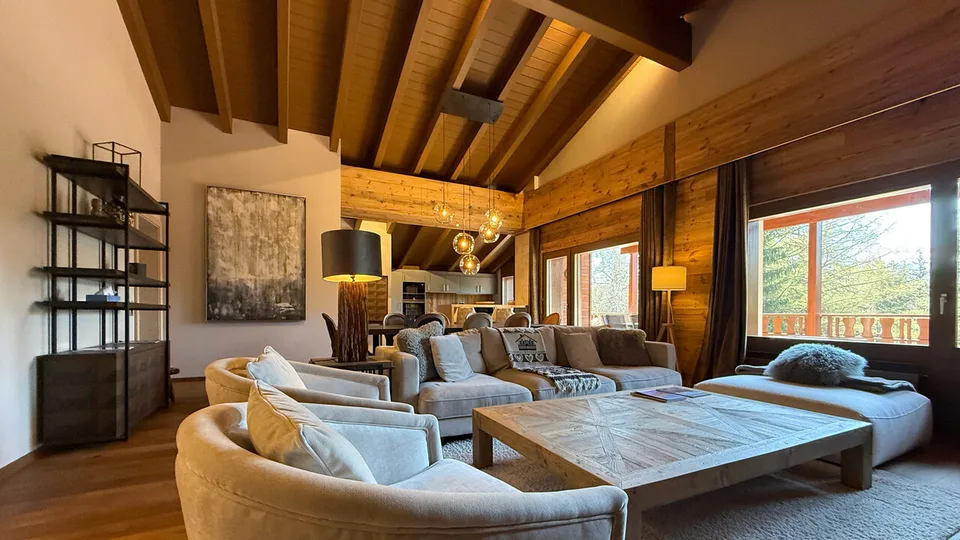 LOC 204 - PALM SPRINGS - ATTIQUE