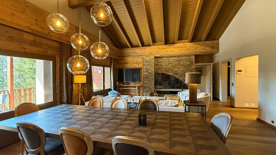 LOC 204 - PALM SPRINGS - ATTIC