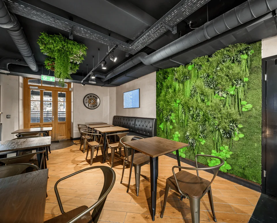 Il tuo caffè nel cuore della stazione di Martigny – 112 m² di opportunità!