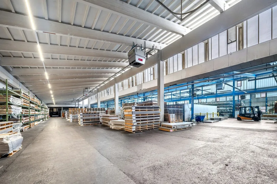 Espace de stockage attractif et très abordable de 6'000 m² avec 1'000 m² de zone de livraison couverte à proximité de l'autoroute – photo 10 sur 10