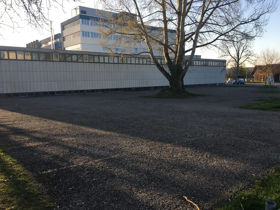 Posto di parcheggio all'aperto nella zona industriale "Langdorf"