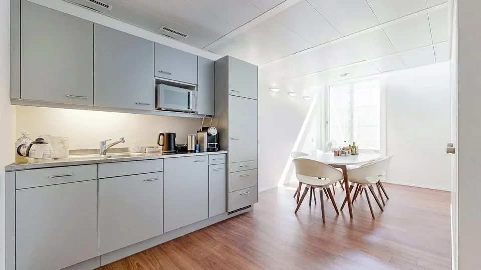 316 m2 Gewerbe- / Praxisfläche im Inside Dübendorf