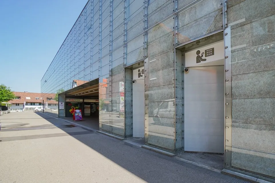 316 m2 Gewerbe- / Praxisfläche im Inside Dübendorf