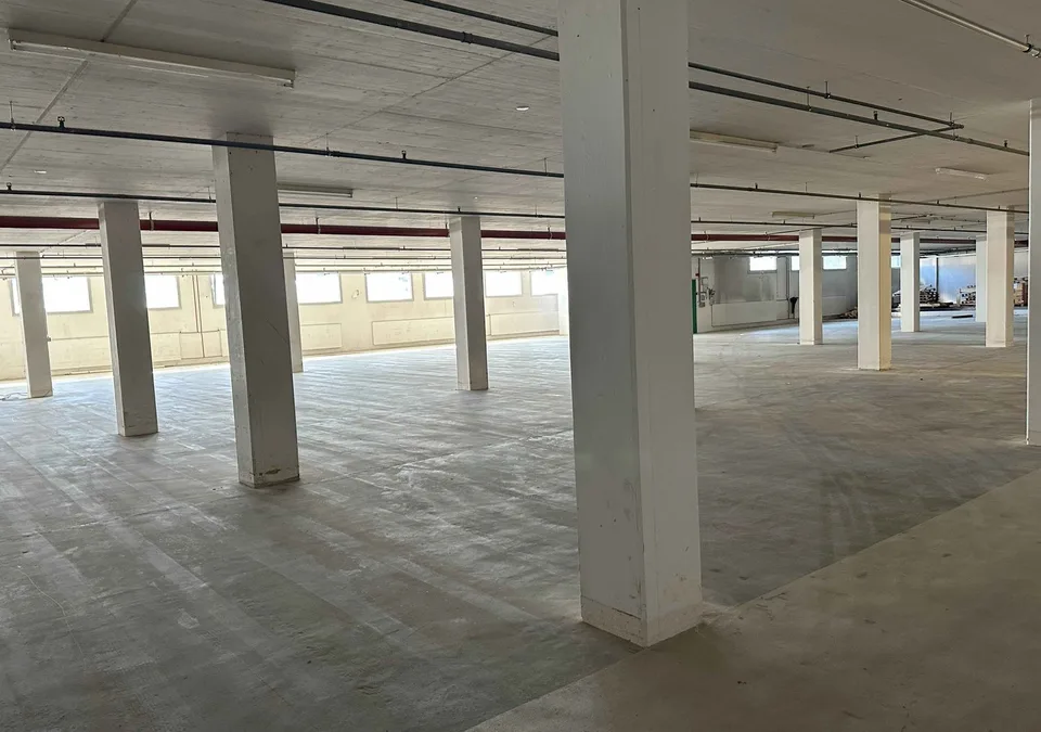 Espace de stockage et commercial Centre A 16