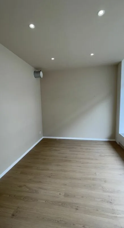 Espace commercial généreux à louer