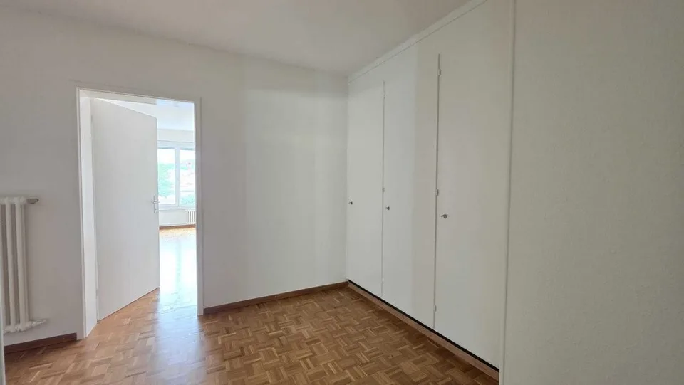 Ampio alloggio completamente ristrutturato con grande balcone
