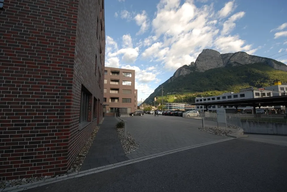 Auto-Einstellplatze nähe Bahnhof