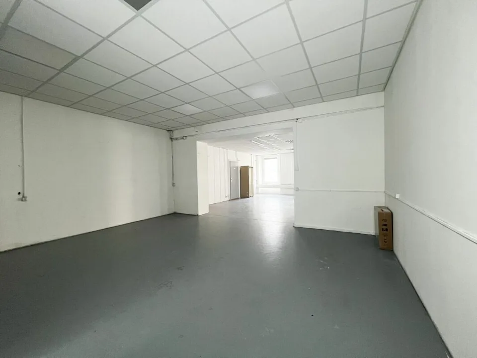 Geräumige Räume von etwa 220m² in der Innenstadt