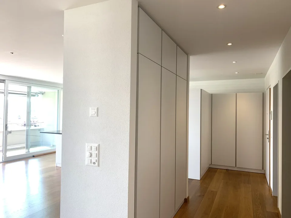 Abitazione moderna in una piccola casa multifamiliare