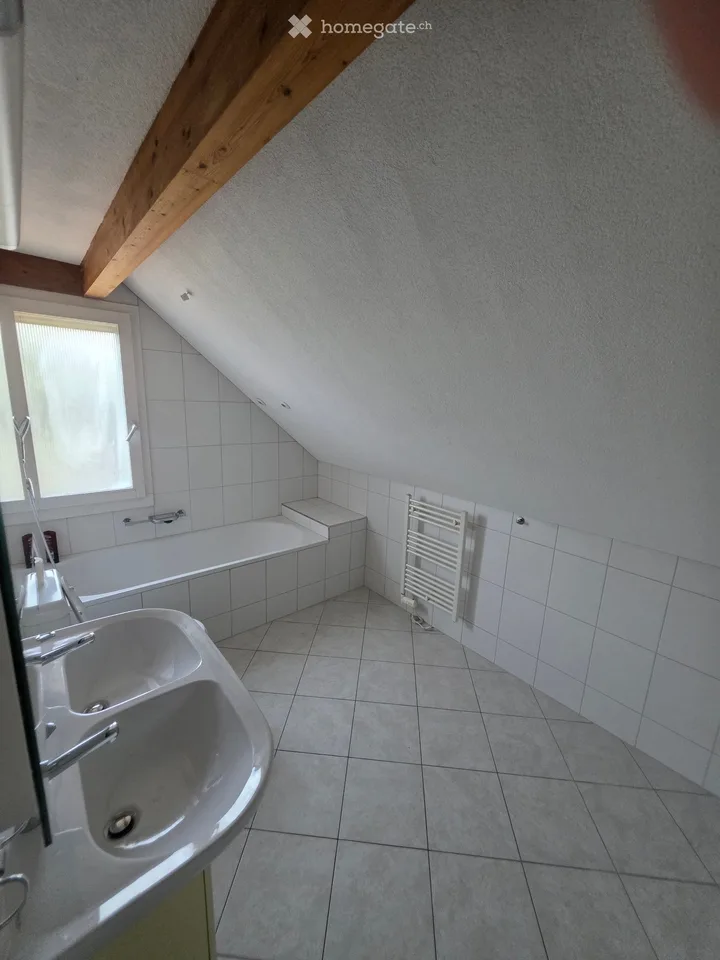 Stanze luminosa in una casa tranquilla