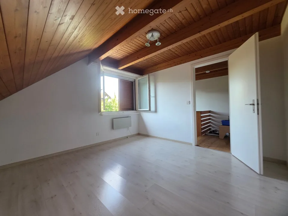 Stanze luminosa in una casa tranquilla