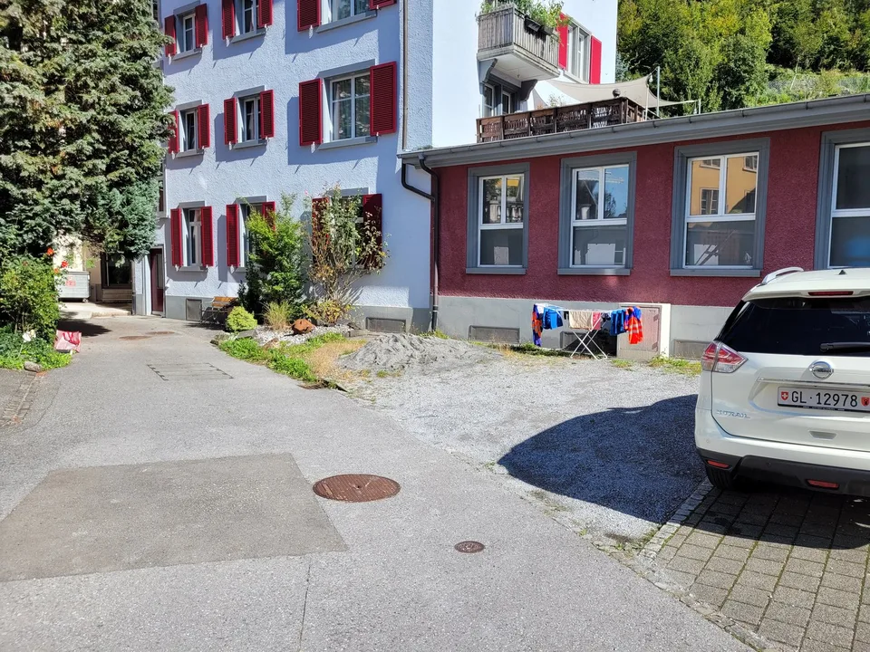 Div. Autoabstellplätze zu vermieten