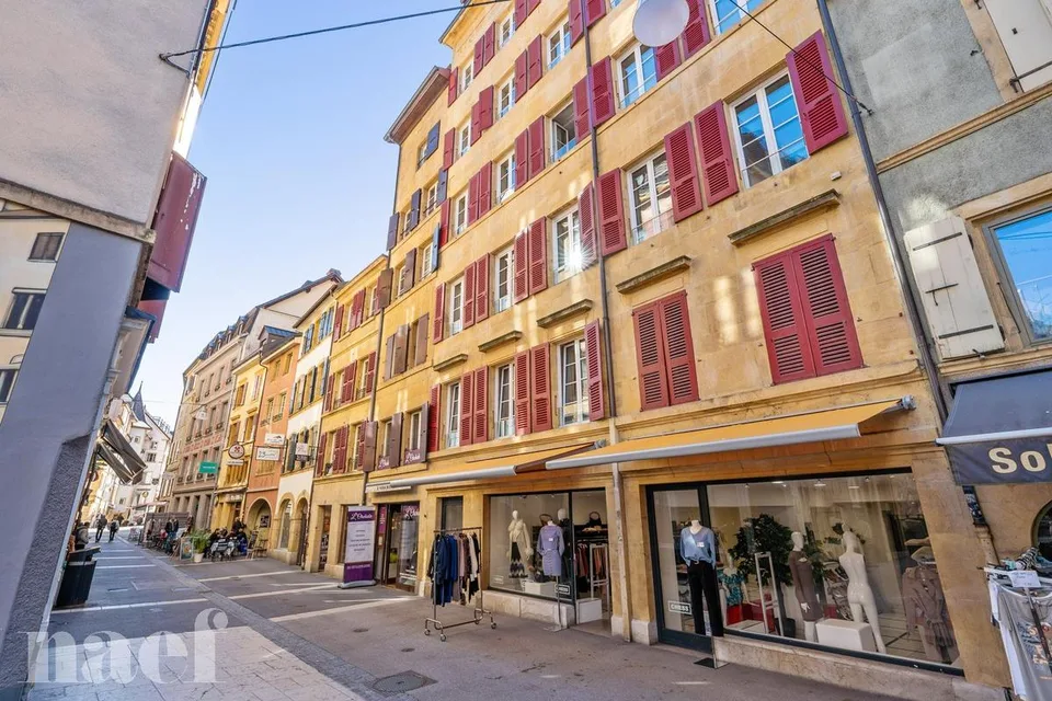 Bel appartement atypique situé au coeur de la Ville.