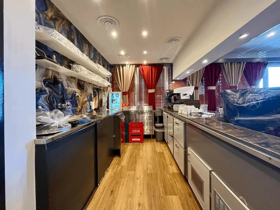 FRESHLY RENOVATED WITH LARGE TERRACE