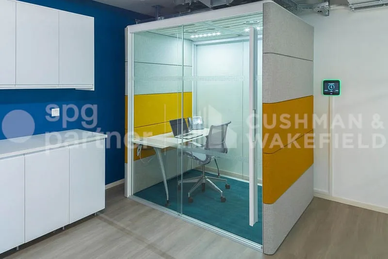 820 m² of high-end offices, two steps from the lake – photo 11 of 13