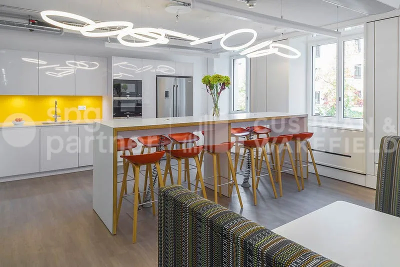 820 m² of high-end offices, two steps from the lake – photo 12 of 13