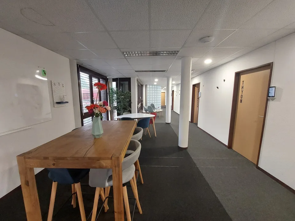 Bureau/atelier léger 42 m2