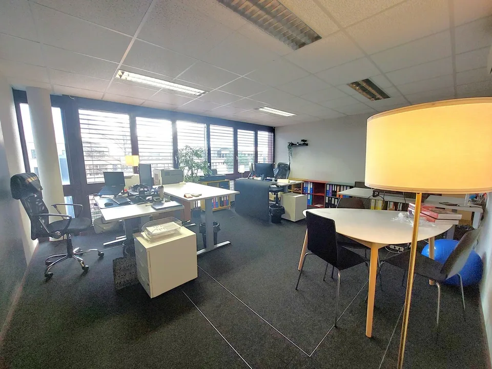 Bureau/atelier léger 42 m2