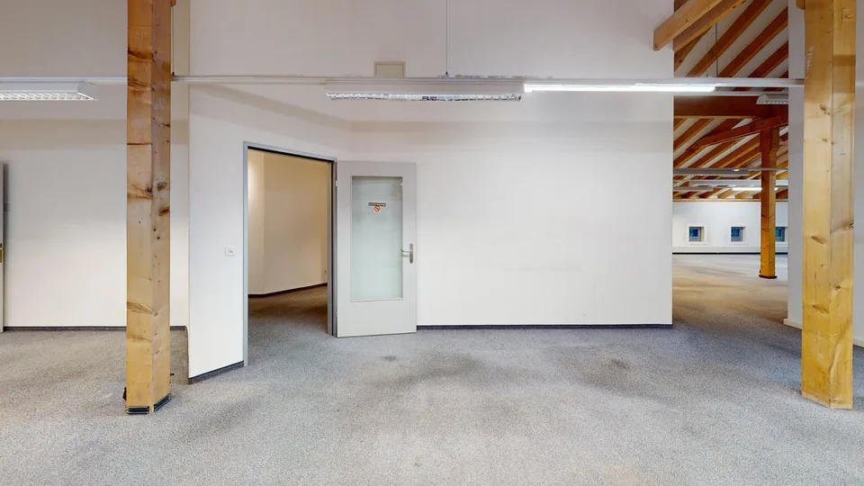 Helle Bürofläche im Dachgeschoss an zentraler Lage - Profitiere vom Angebot – Foto 8 von 9