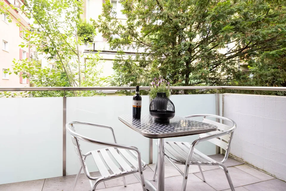 Appartamento elegante, arredato di 2,5 locali con due balconi su Aemtlerstrasse a Zurigo Wiedikon – foto 10 di 13
