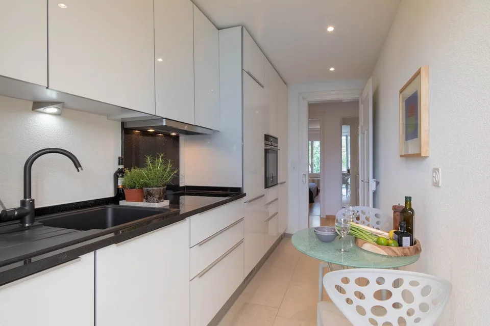 Appartamento arredato di 3 locali con balcone a Zürich Wiedikon
