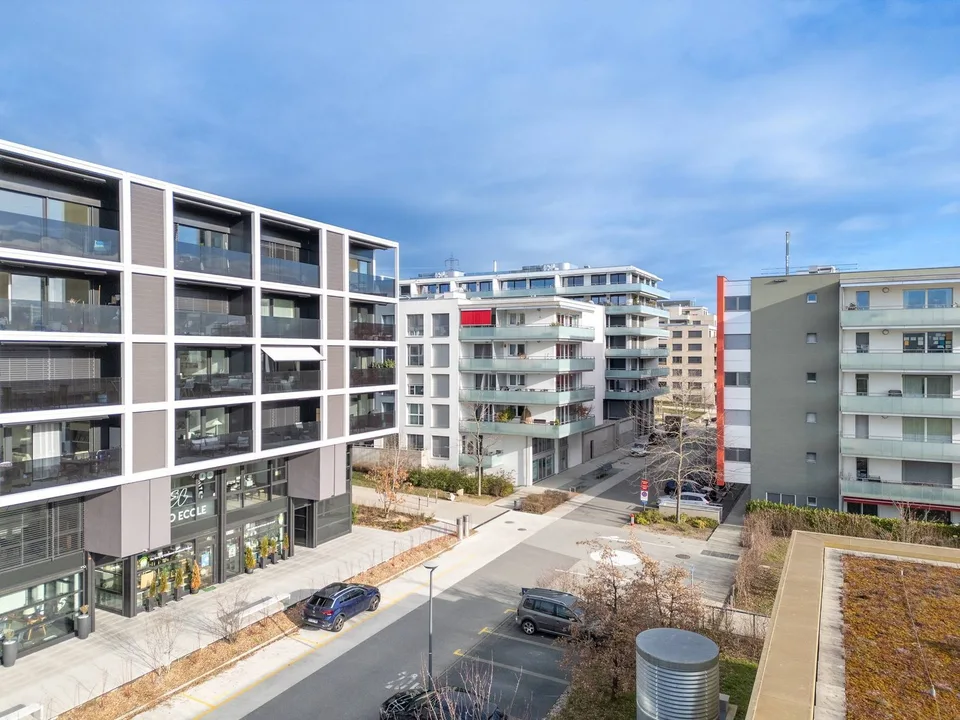 À louer de suite ou à convenir : Lumineuse arcade de 156 m² sur plusieurs niveaux