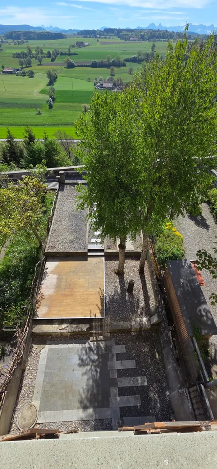 ROMONT - RTE DE L'EGLISE - BEZAUBERNDES GEBAEUDE MIT ABGETRENNTEN GRUNDSTUECK
