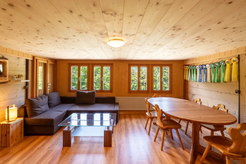 Chalet multifamiliare con 3 appartamenti e vista montana idillica