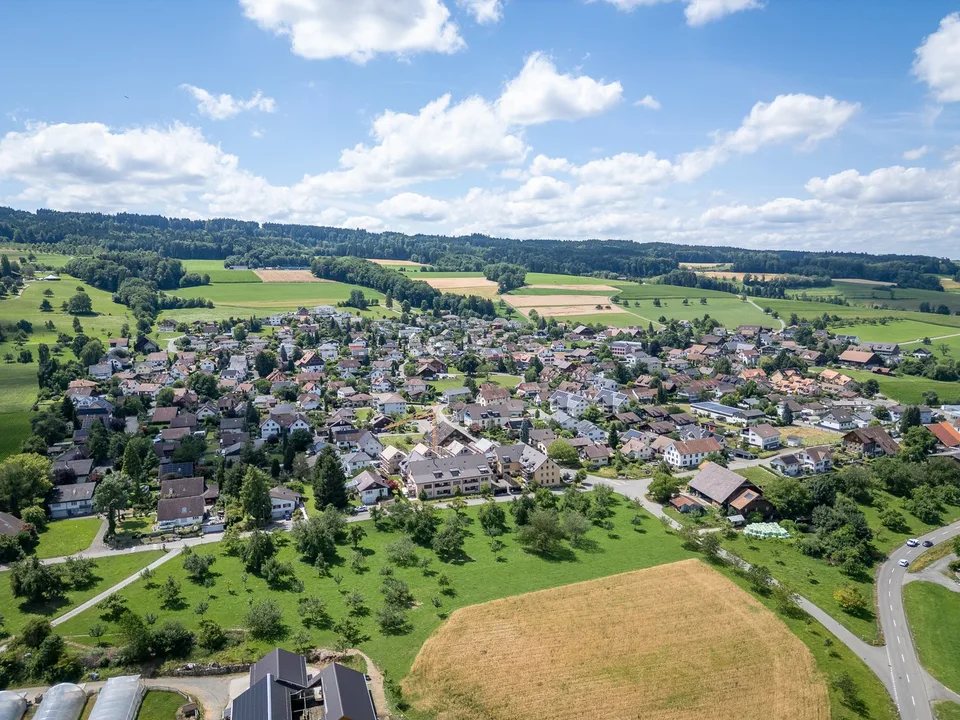 Neuwertige Wohnung mit ansehnlichen Flächen