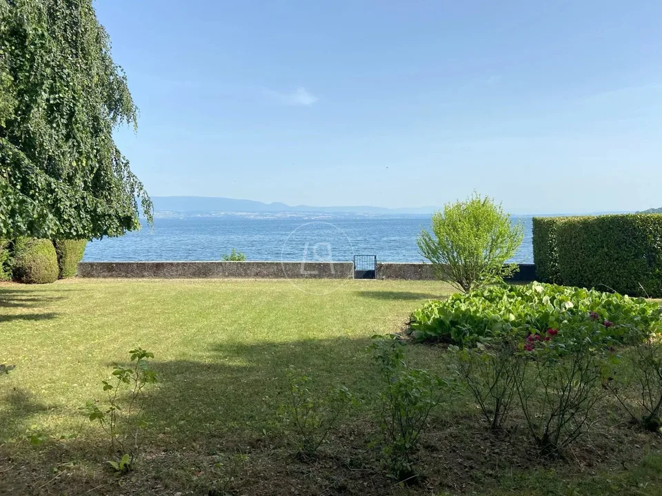 Exceptional Waterfront Plot and Villa Project – photo 8 of 12