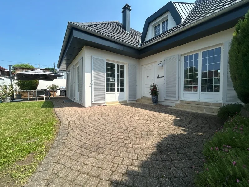 Casa in vendita con 6 locali a STEINBRUNN LE BAS (68)