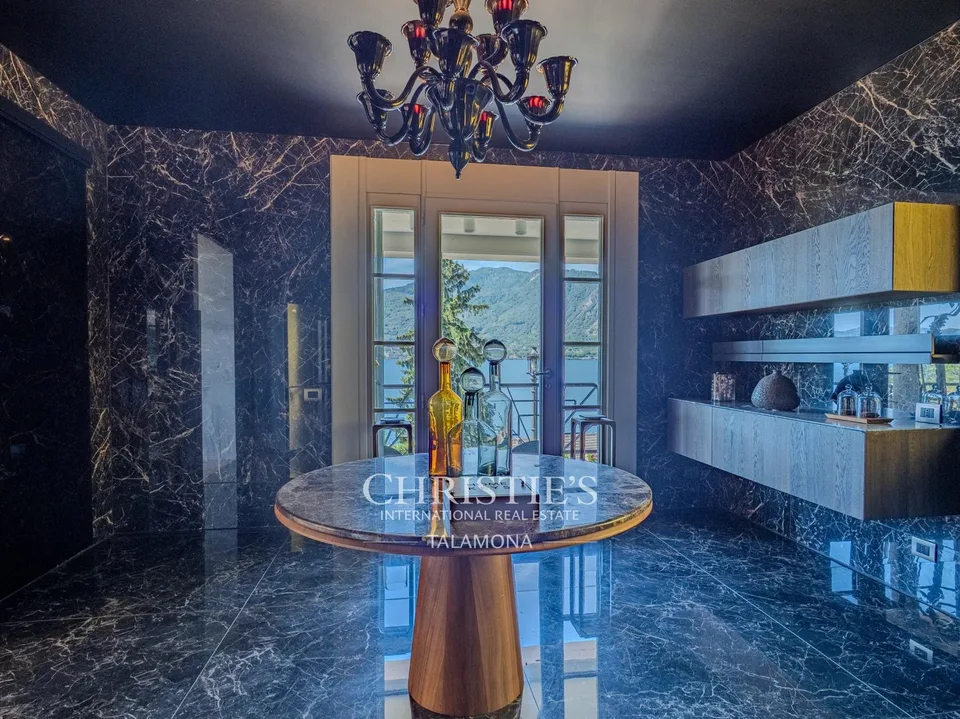 Exklusive Villa am Ufer des Lago Maggiore – Foto 9 von 13
