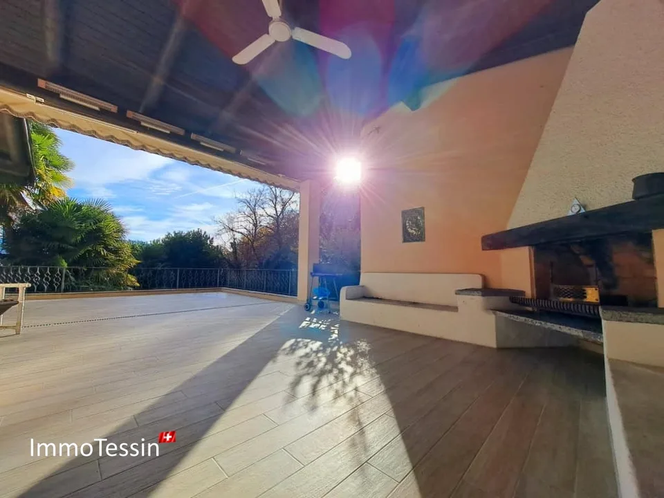 Exklusive Luxus Villa mit Hallenbad, Garten & Seesicht an top Lage, mit eigenem Wald für 100% Privacy nähe Lugano – Foto 7 von 13
