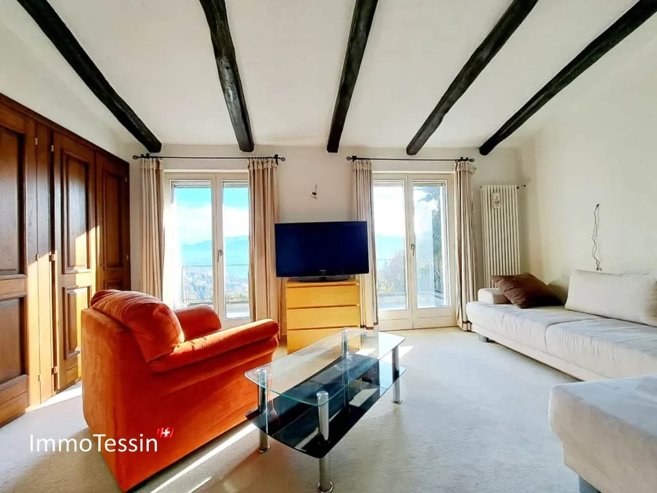Exklusive Luxus Villa mit Hallenbad, Garten & Seesicht an top Lage, mit eigenem Wald für 100% Privacy nähe Lugano – Foto 11 von 13