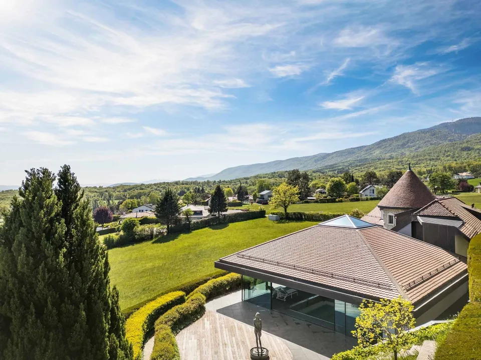 Proprietà eccezionale con piscina interna e vista sul Lago di Ginevra
