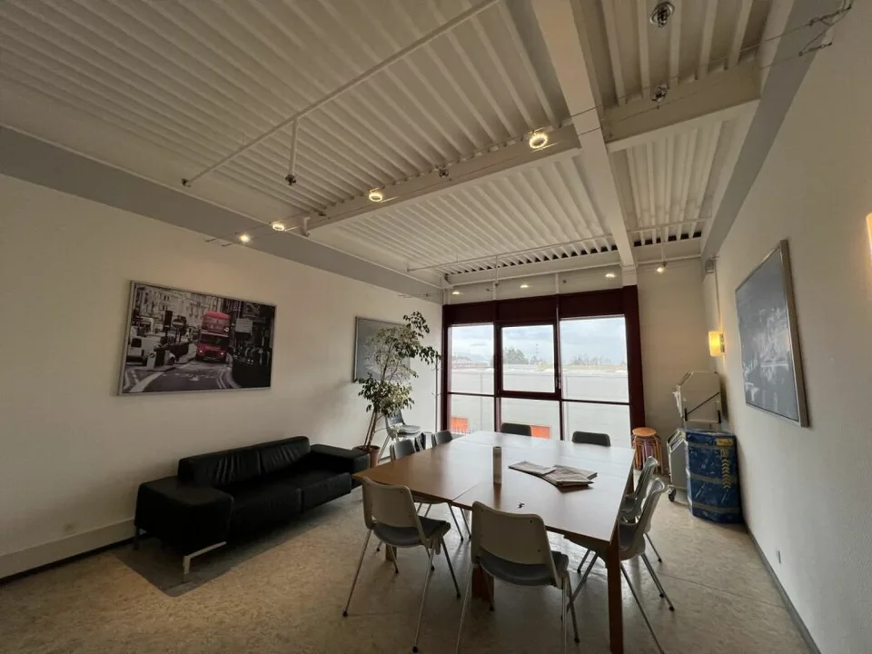 Rendita lorda prevista dell'8,69 % - Uffici/commerciale di 652 m²