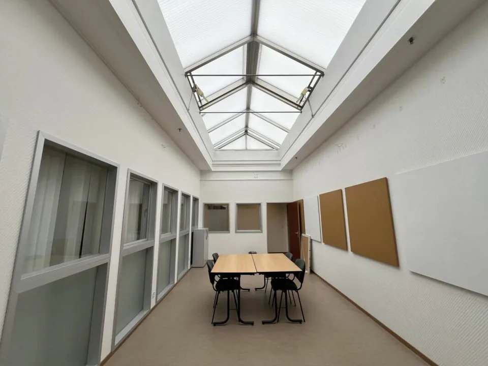 Rendement brut escompté de 8.69 % - Bureaux/commercial  de 652 m²