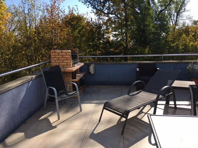 Maison mitoyenne spacieuse de 6 pièces à Neuchâtel – Vue, calme et confort familial