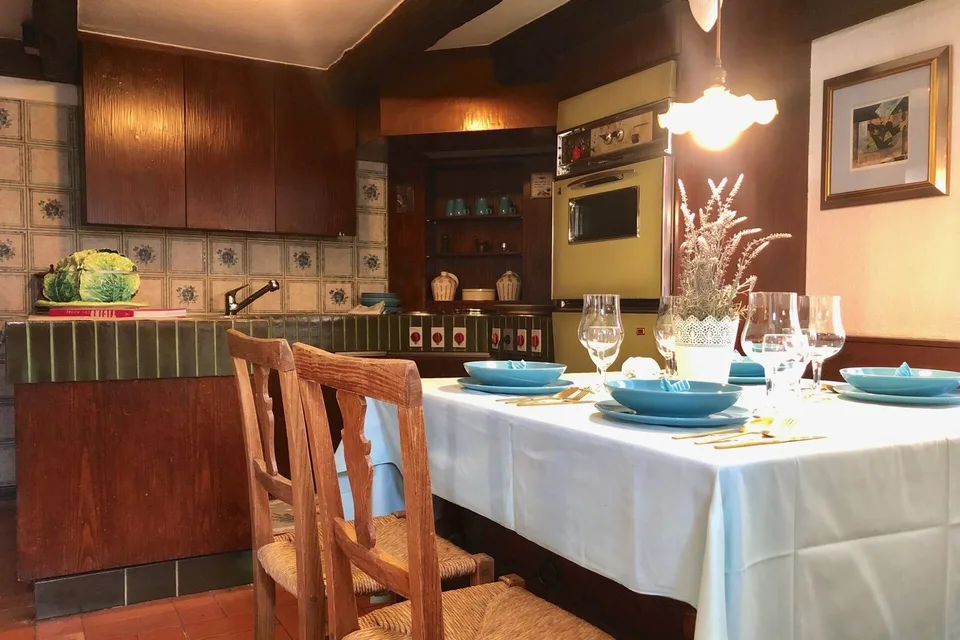 Vendu ! Maison de campagne confortable avec un beau terrain ensoleillé toute l'année