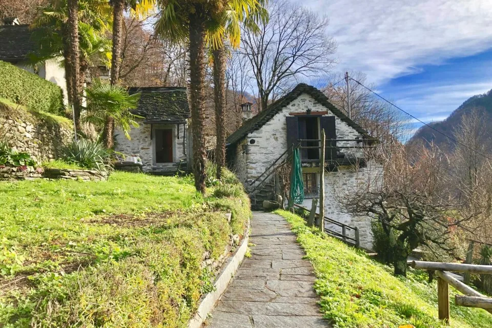 VENDUTO ! Casa ticinese con ampio giardino e rustico separato – foto 21 di 25