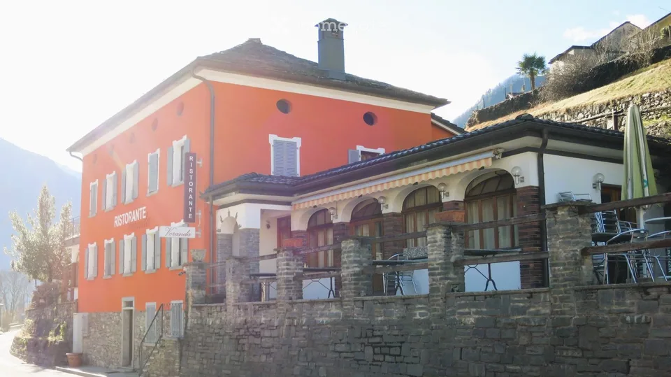CASA CON RISTORANTE E ATTICO O TRASFORMABILE IN PALAZZINA