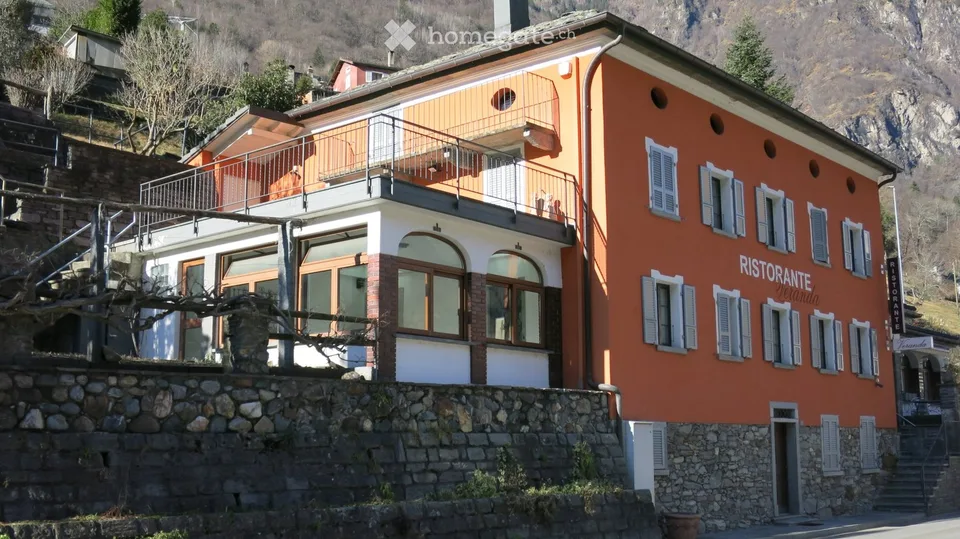 CASA CON RISTORANTE E ATTICO O TRASFORMABILE IN PALAZZINA