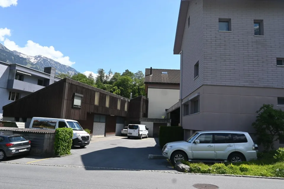 Proprietà residenziale e commerciale interessante in una posizione ben collegata