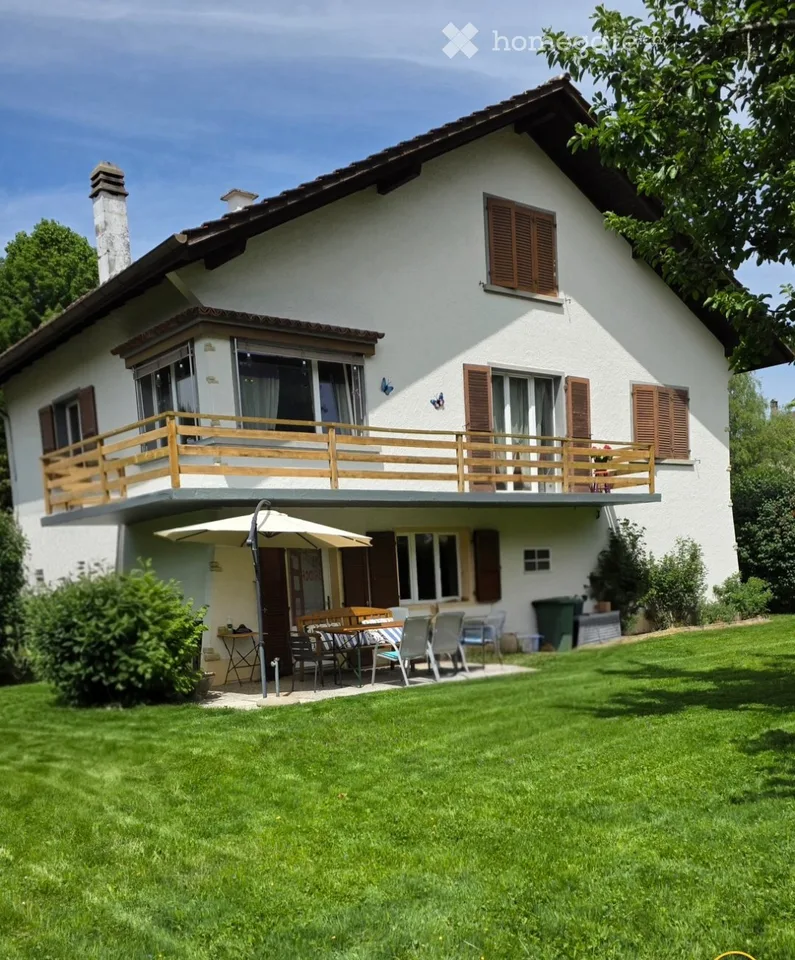 A VENDRE AUX VERRIÈRES (2126 ) très jolie maison familiale