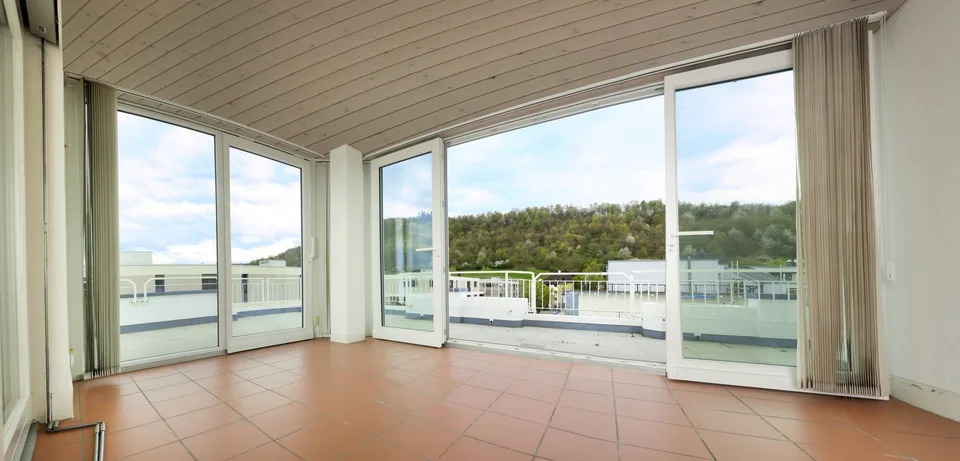 Hochwertige 6-Zimmer-Attikawohnung mit Panorama-Ausblick