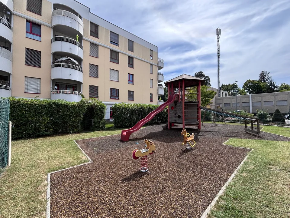 À vendre - Genève – Spacieux appartement 7 pièces réunissant deux lots au même étage